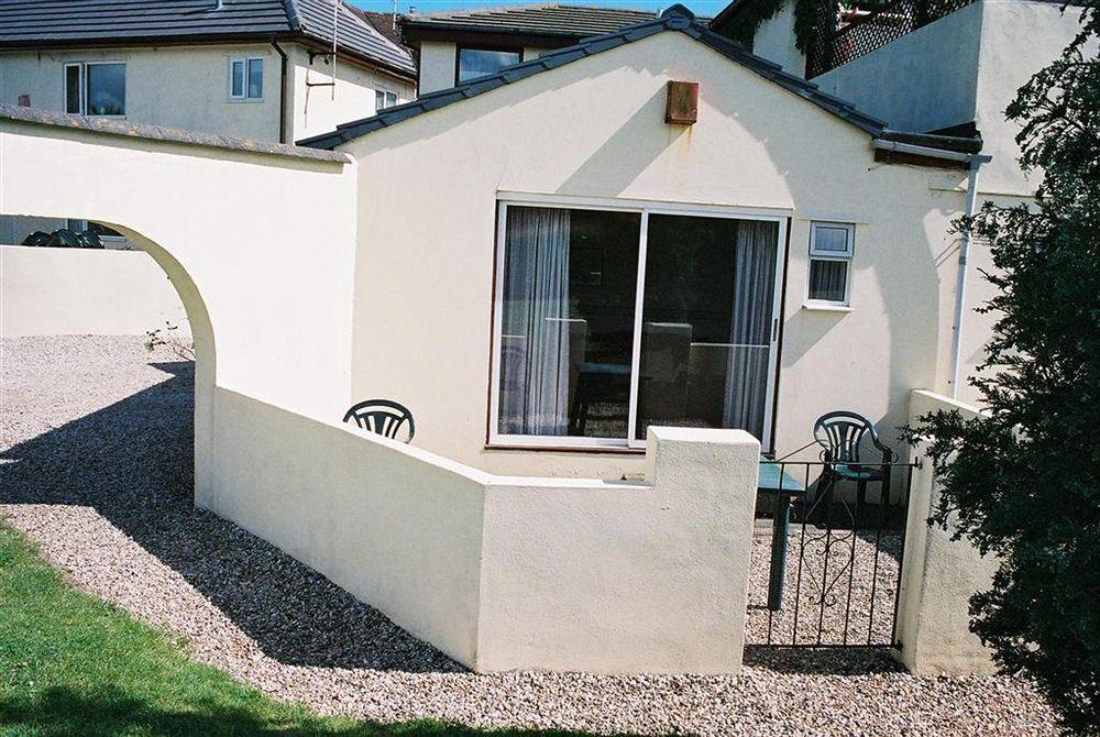 Crossways & Sea View Holiday Apartments 托基 外观 照片