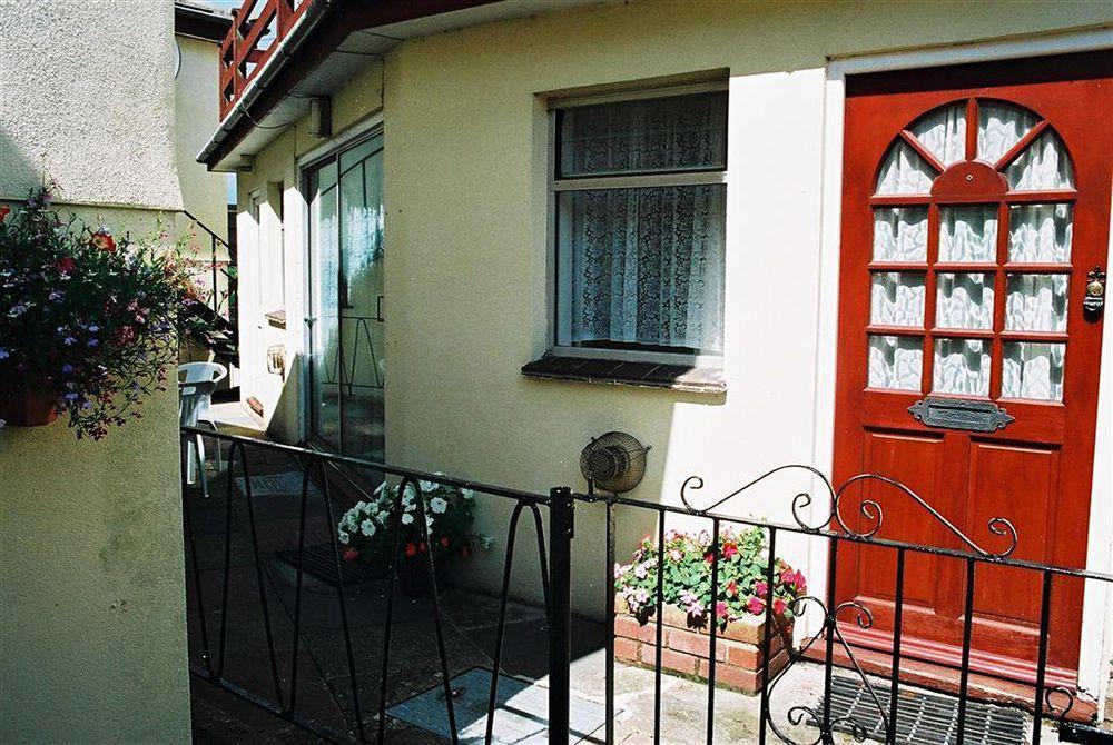 Crossways & Sea View Holiday Apartments 托基 外观 照片